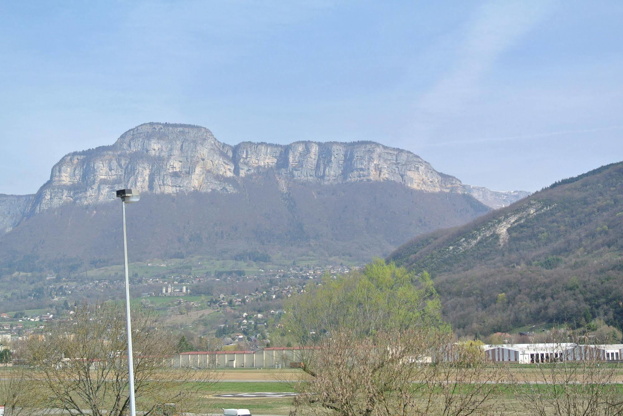 Ibis Budget Chambery Sud Challes Les Eaux Ngoại thất bức ảnh